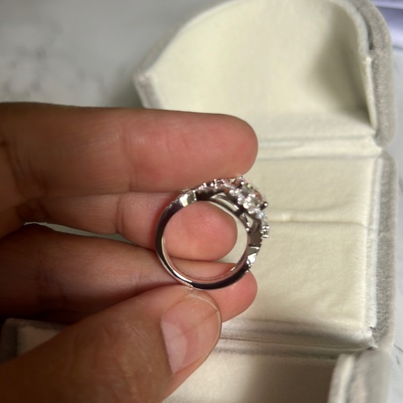 2.5ct tw round brilliant twist halo  engagement ring - Picture 7 of 15